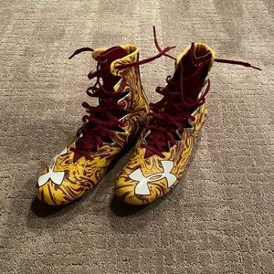 Men’s Under Armour Highlight cleats size 9.5